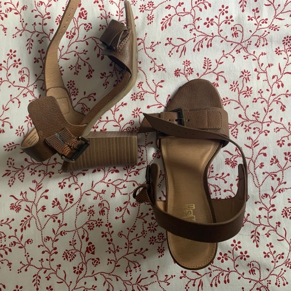 classic brown heels block heel for any occa - Picture 1 of 9